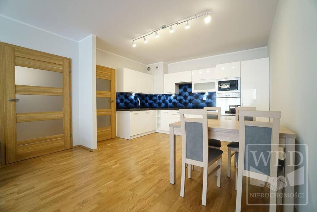 Big Apartment - Old Town - 3 Rooms - Private Parking Вроцлав Экстерьер фото