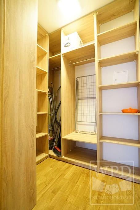 Big Apartment - Old Town - 3 Rooms - Private Parking Вроцлав Экстерьер фото